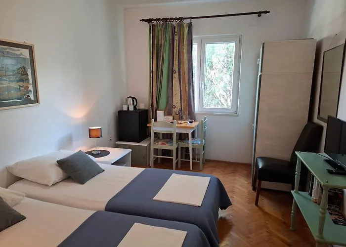 Apartments Mira