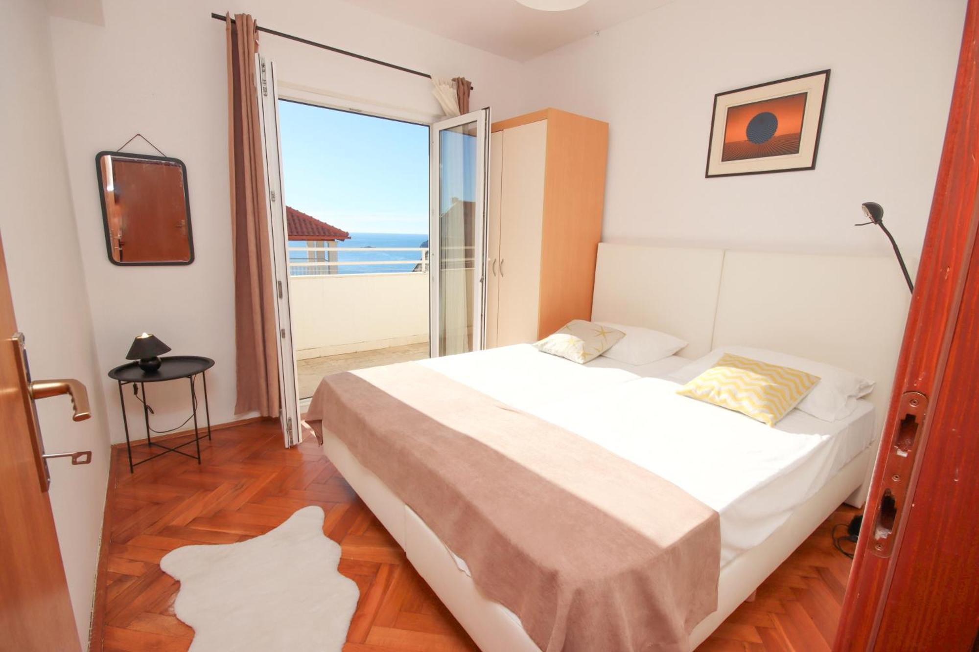 Mira Apartment