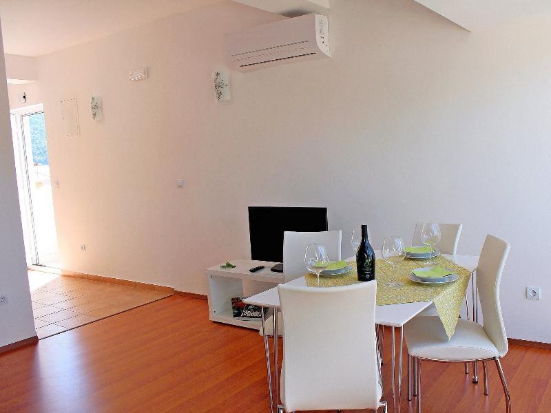 Mira Apartment *
